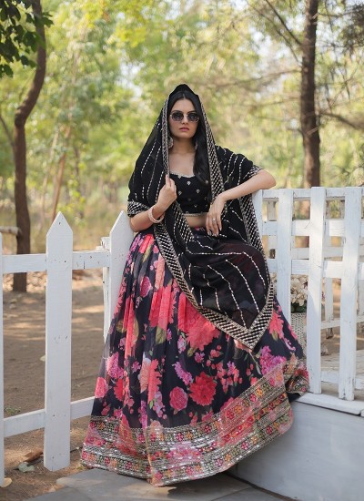 Bulk Designer Lehenga Catalogs for Ethnicwear Retailers and Resellers in Surat