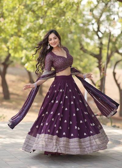 Exclusive Designer Lehengas in Bulk for Boutiques and Resellers in Surat