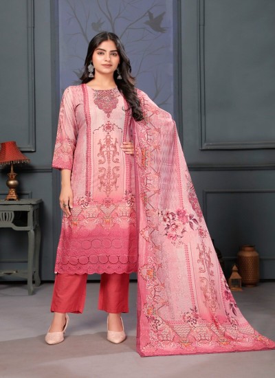 Graceful Pakistani Lawn Suit Blending Style and Tradition in Surat
