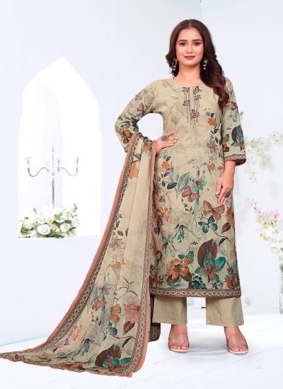 Intricately Detailed Pakistani Fancy Suit with Classic Patterns in Surat