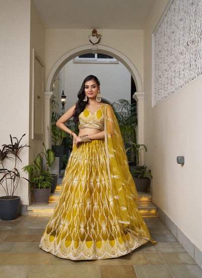 Premium Ready to Ship Designer Lehengas for Ethnicwear Retailers in Surat