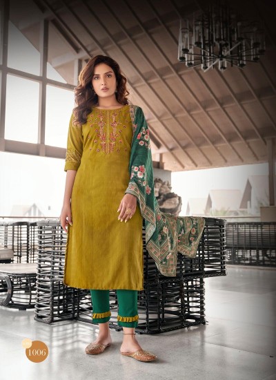 Traditional Artisan Kurti Intricate Handwork with Embroidery and Beads for Special Occasions in Surat
